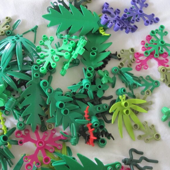 Bulk Lego Lot: Plants, Flowers & Leaves - Picture 3 of 3